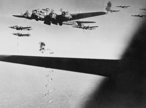 Vliegtuigen in de tweede wereldoorlog die granaten laten vallen