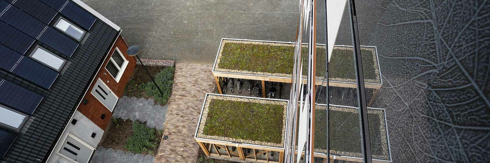 Duurzame woonwijk met groene daken bij Loskade in Groningen
