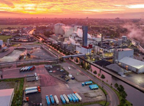 Luchtfoto Suiker Unie Groningen zonsondergang