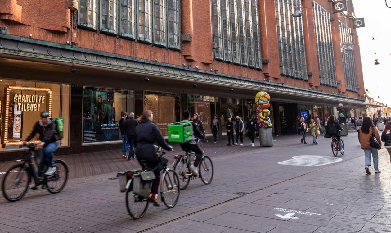 Fietsers en voetgangers in Den Haag