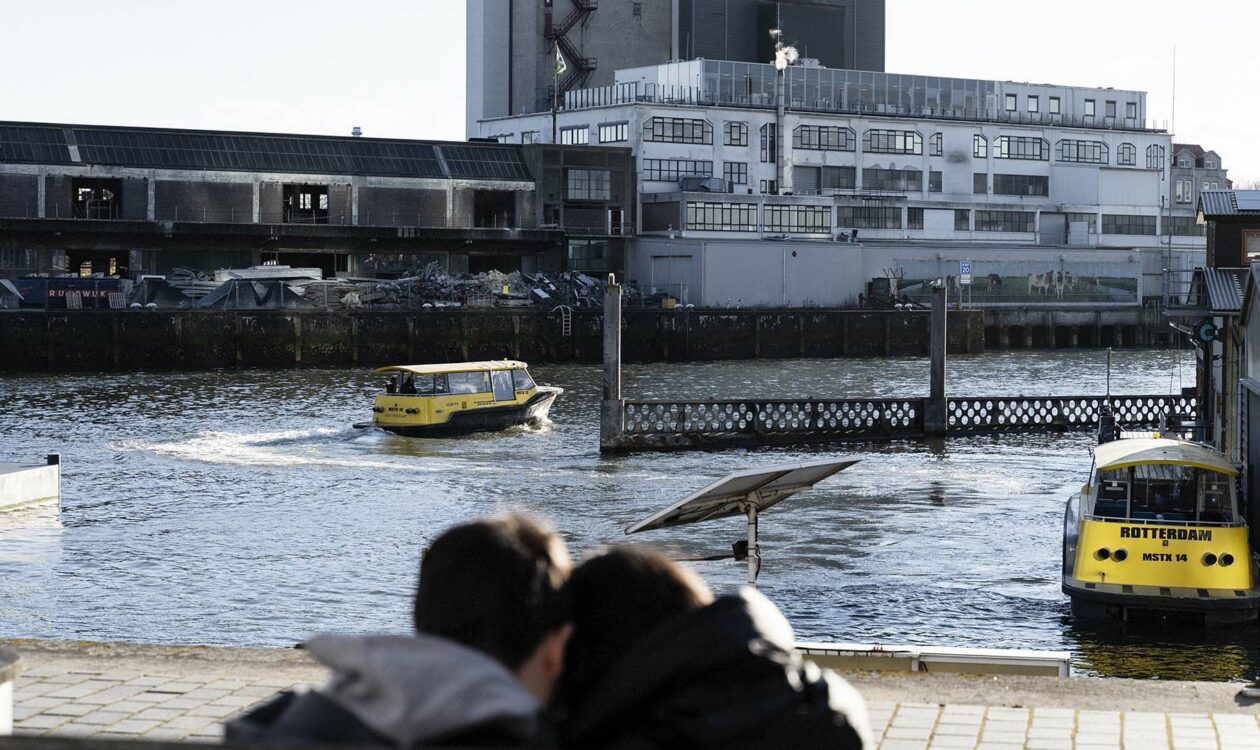 Boten op het water in Rotterdam