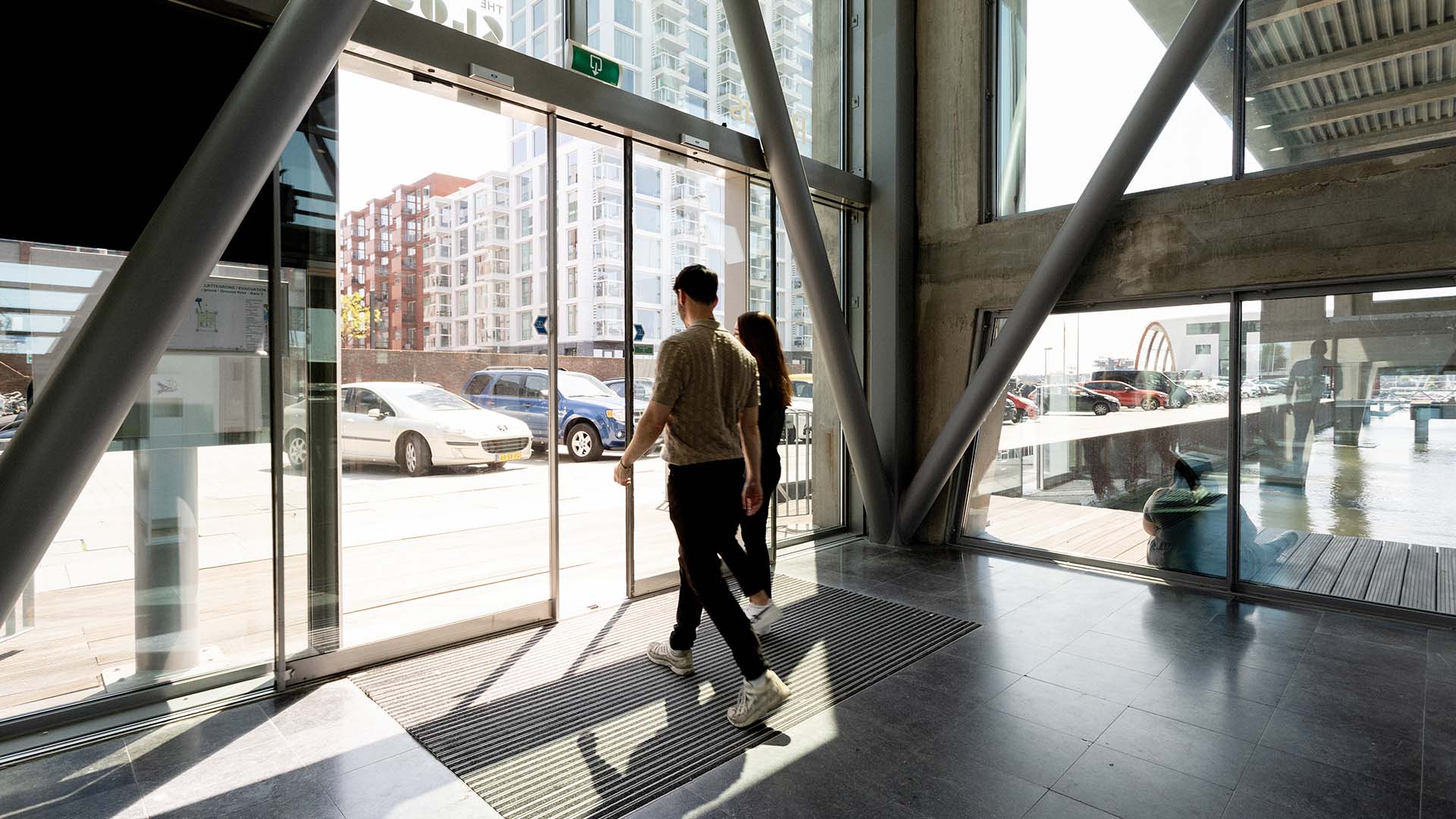 In- en uitgang Sweco vestiging in het oude Kraanspoor Amsterdam