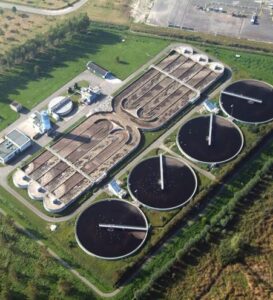 Bovenaanzicht waterzuiveringsinstallatie