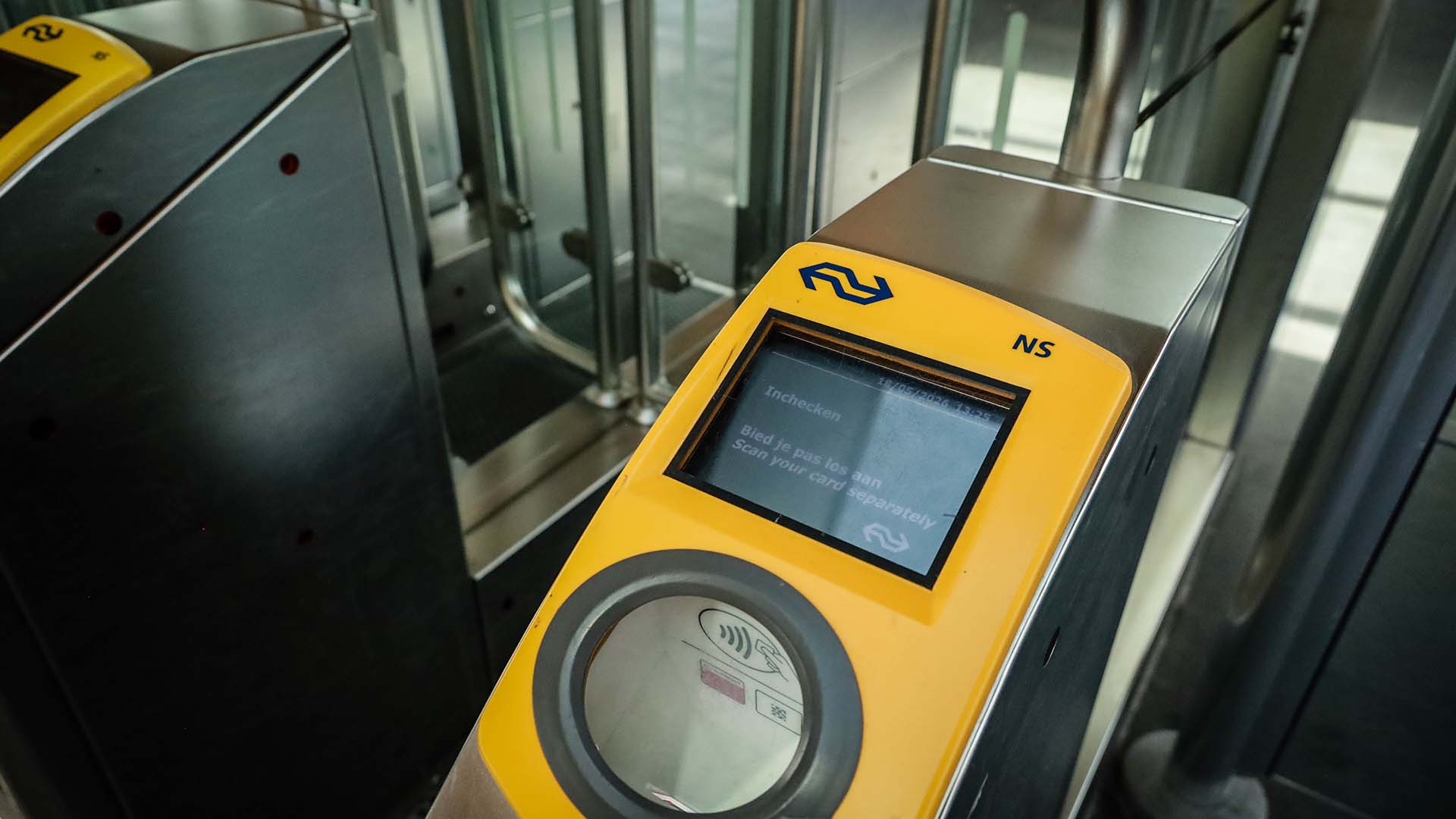 Incheck poortje bij tram of metrostation
